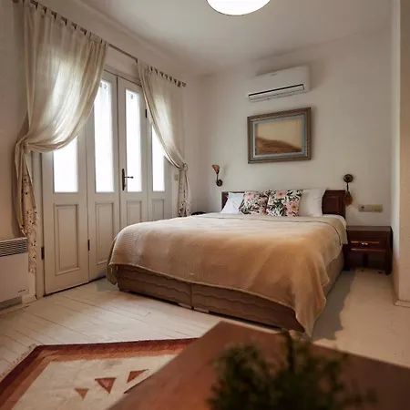 Tash Mekan Hotel
