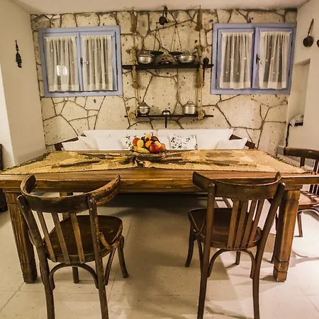 Tash Mekan Πανδοχείο 3*