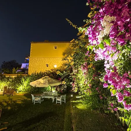 Tash Mekan Hotel