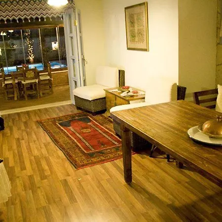 Tash Mekan Hotel
